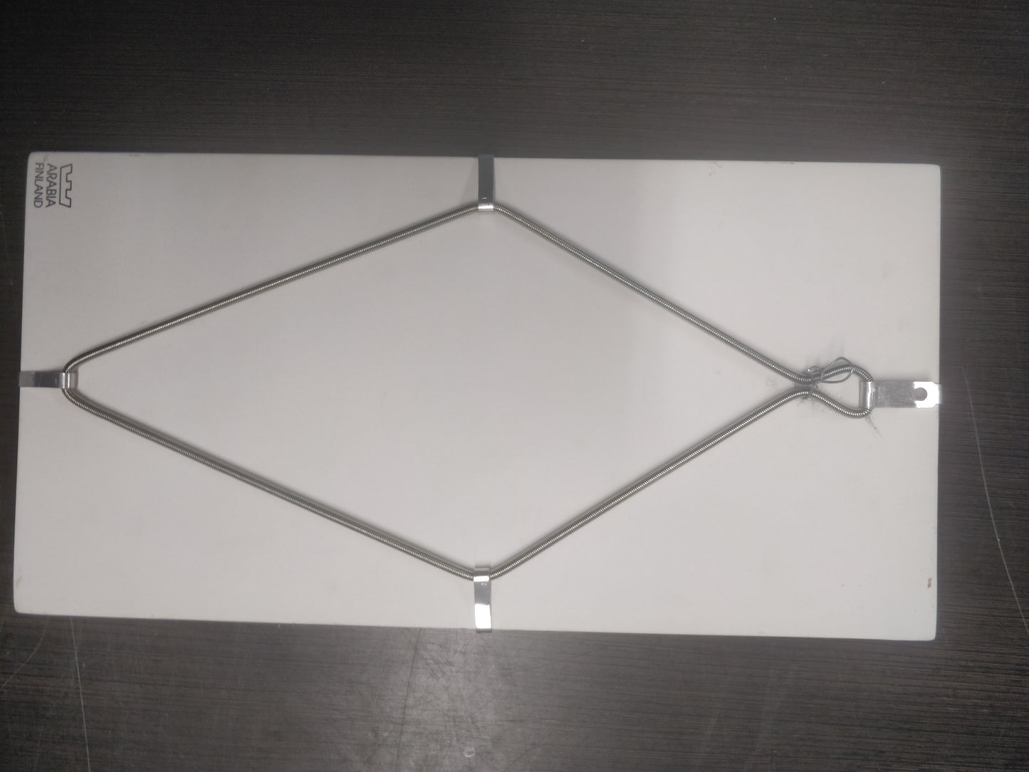 Heljä Liukko-Sundström: ”Kokko” – Arabia-seinälaatta