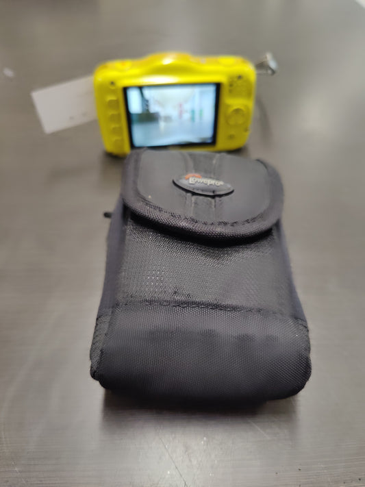 Nikon Coolpix S32, vähän käytetty.