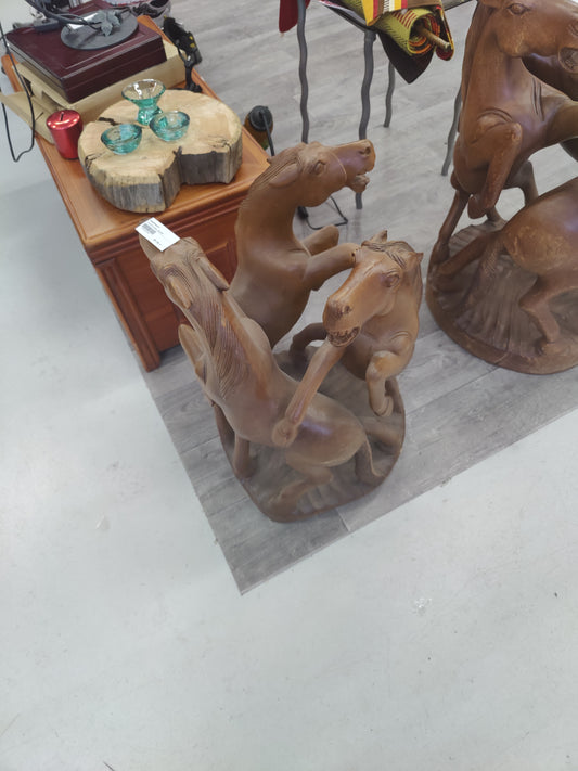 kolmen hevosen patsas, käsityötä