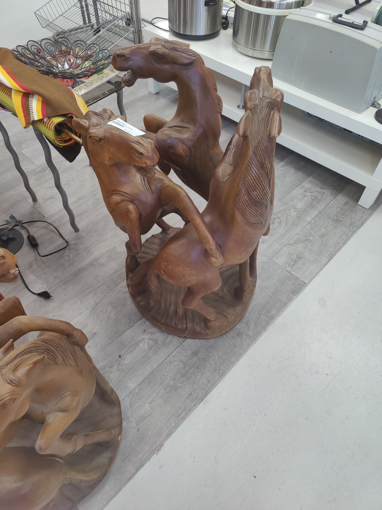 Kolmen hevosen patsas, iso, käsityötä