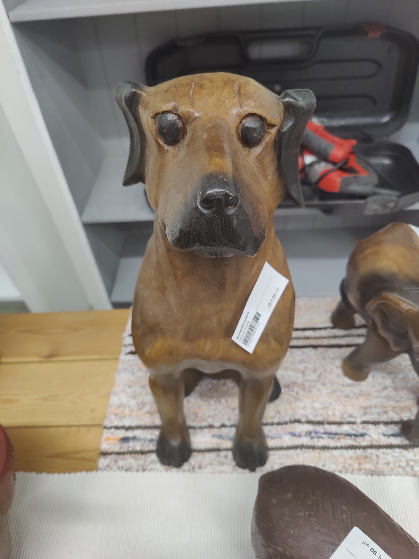 Koira, puinen, käsityötä