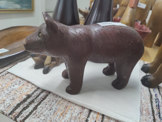 Karhu, puu käsintehty, värieroja