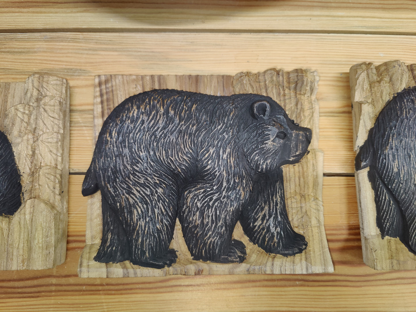 Karhu seinätaulu, käsintehty