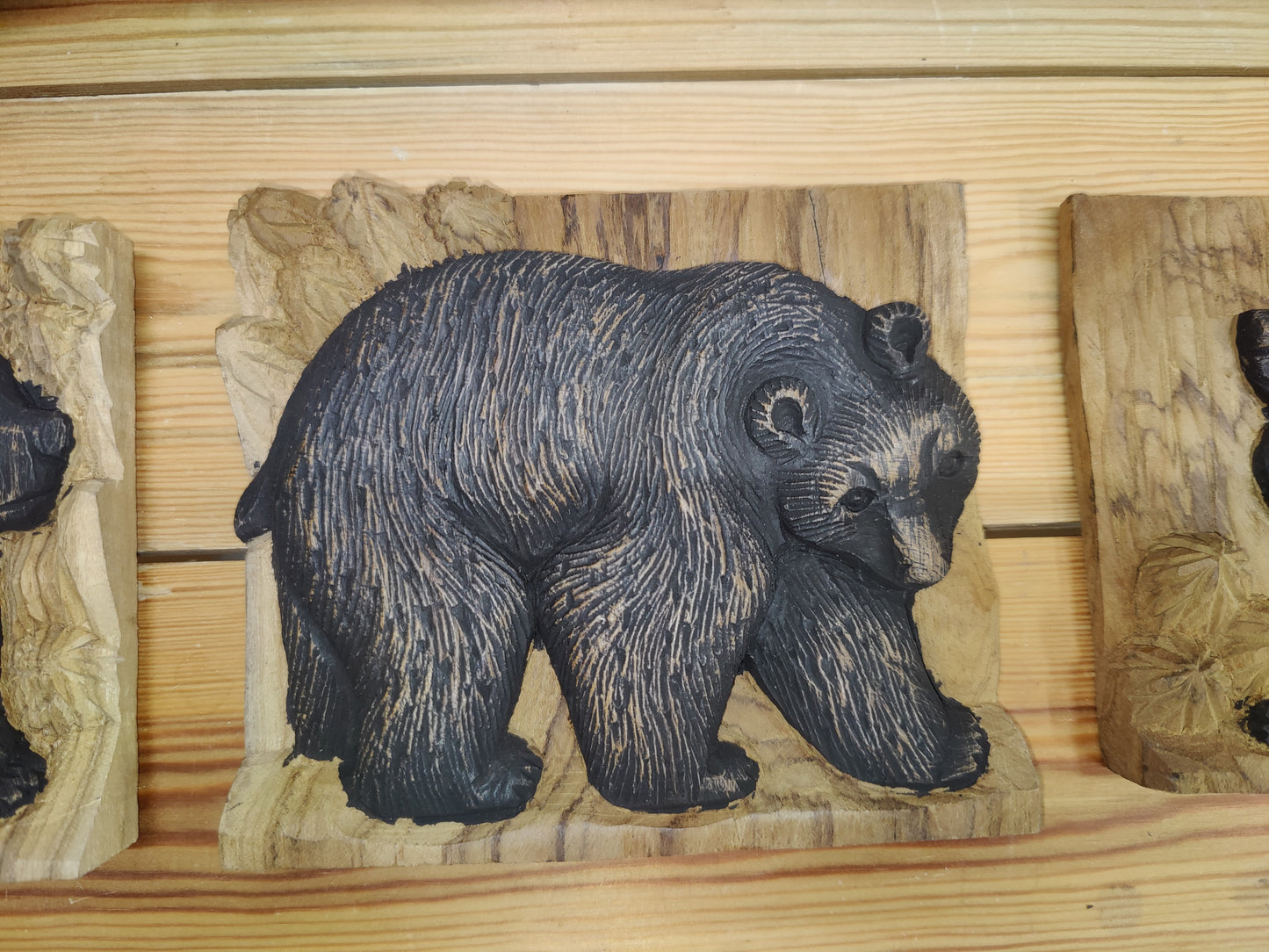 Karhu seinätaulu, käsintehty