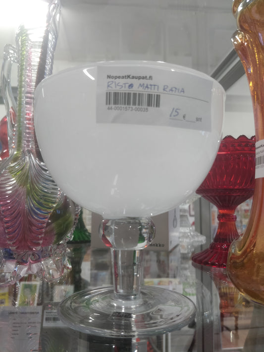 Ristomatti Ratia: Jalallinen kulho – Valkoinen